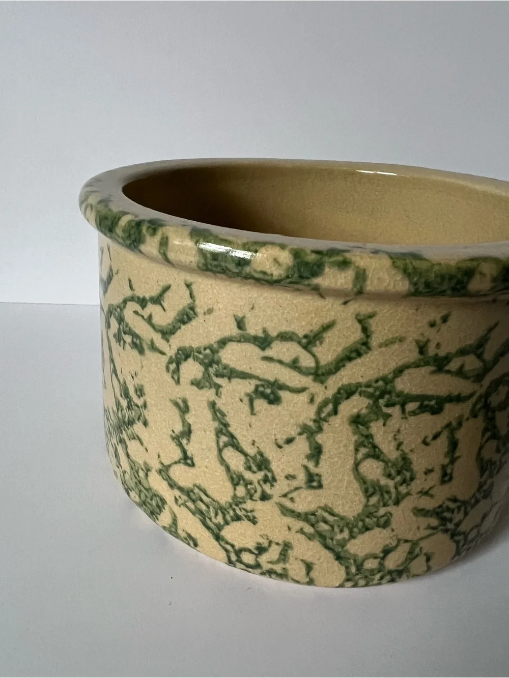 Robinson-Ransbottom Cream/Green Spongeware 1.25 QT Crock Made in U.S.A. Vintage